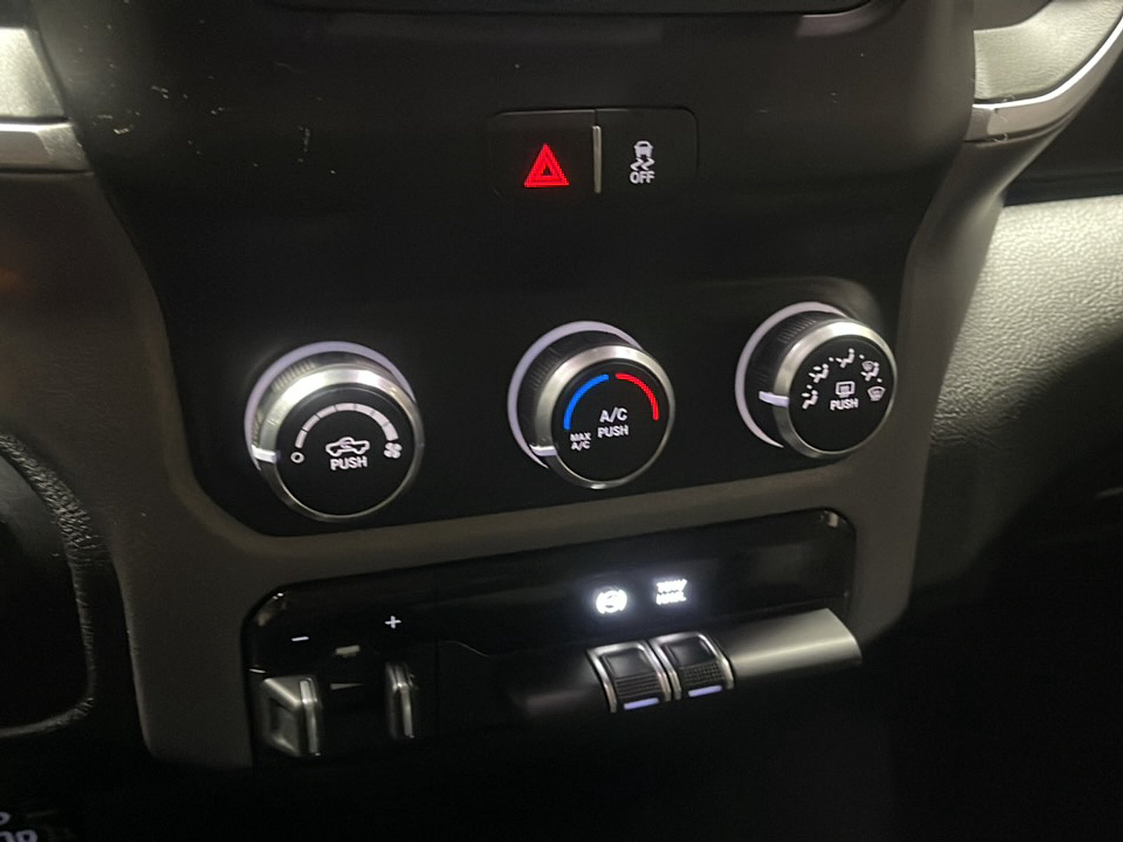 Used 2019 RAM 3500 Big Horn AWD/4WD image 10