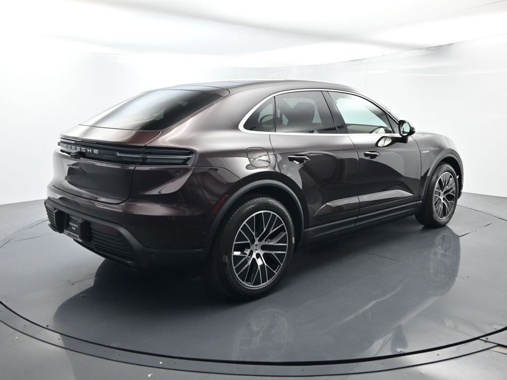 Certified 2025 Porsche Macan 4 Electric image 15