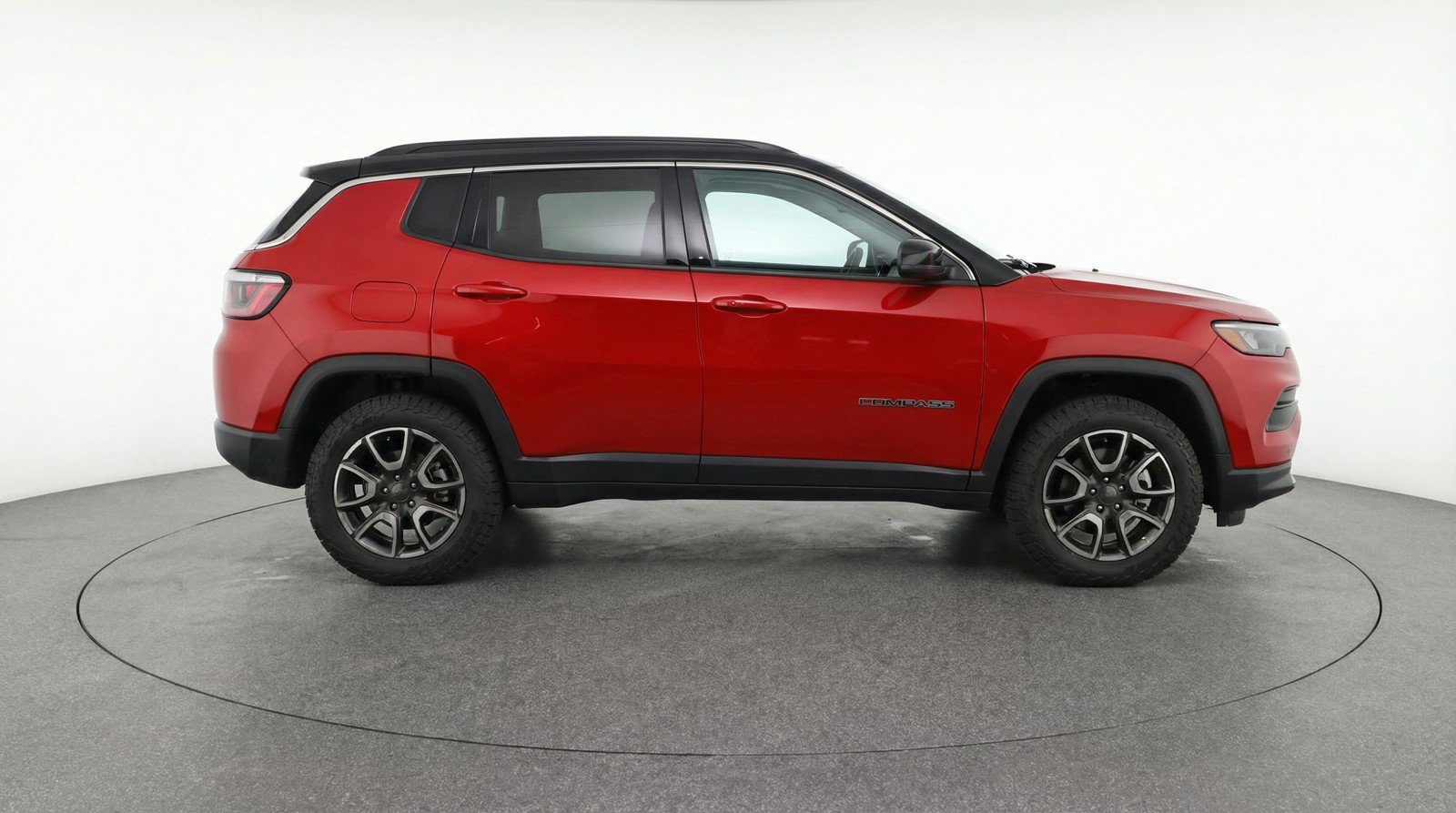 Used 2025 Jeep Compass Trailhawk image 9