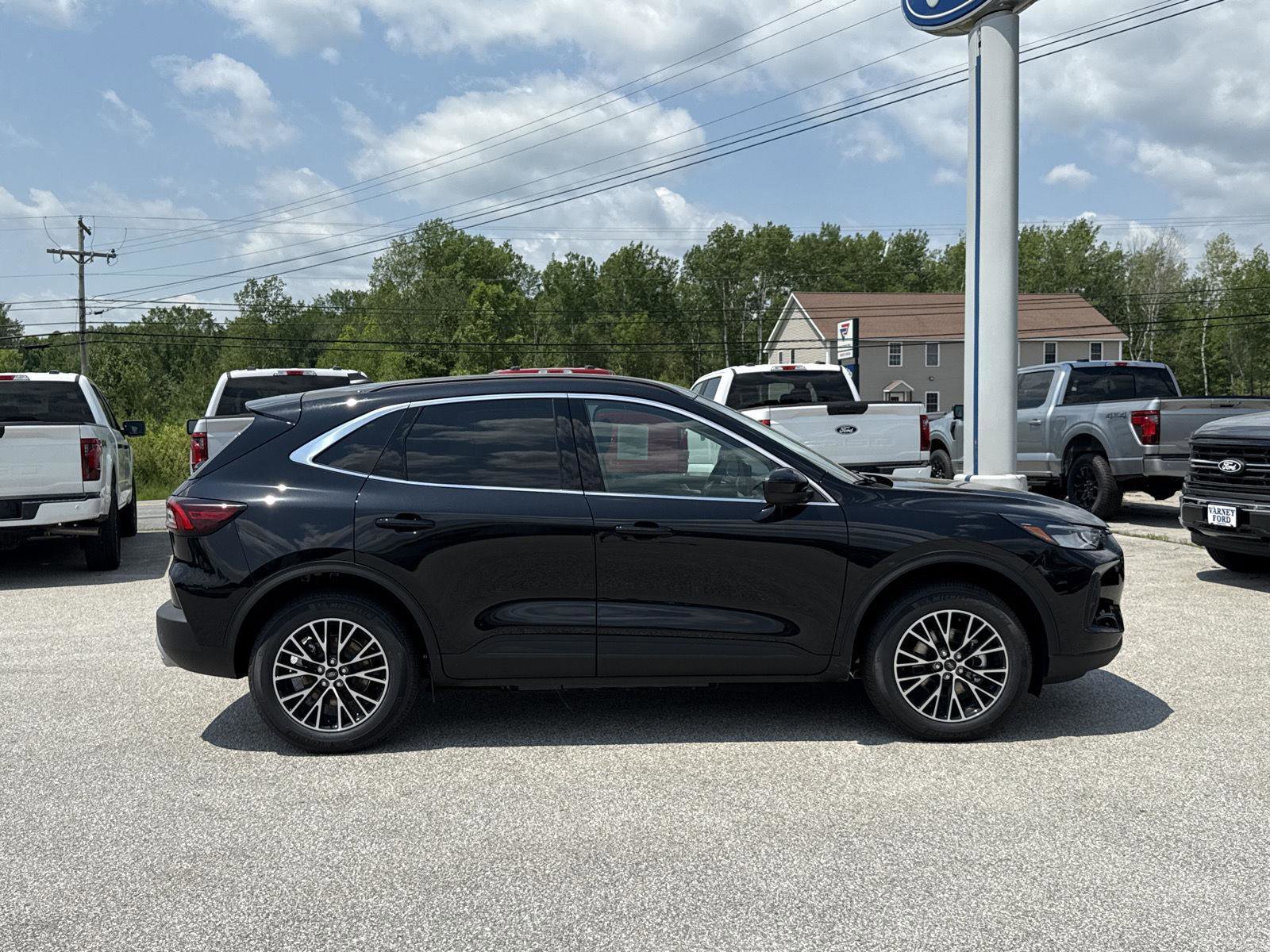 New 2025 Ford Escape SE image 8