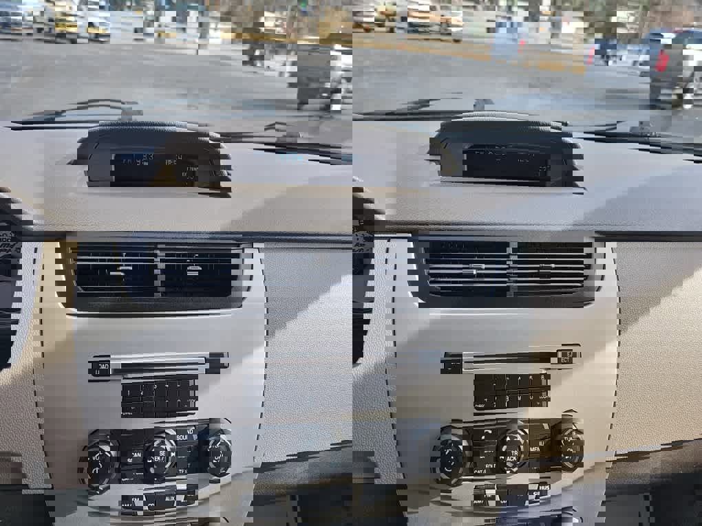 Used 2011 Ford Focus SE image 15