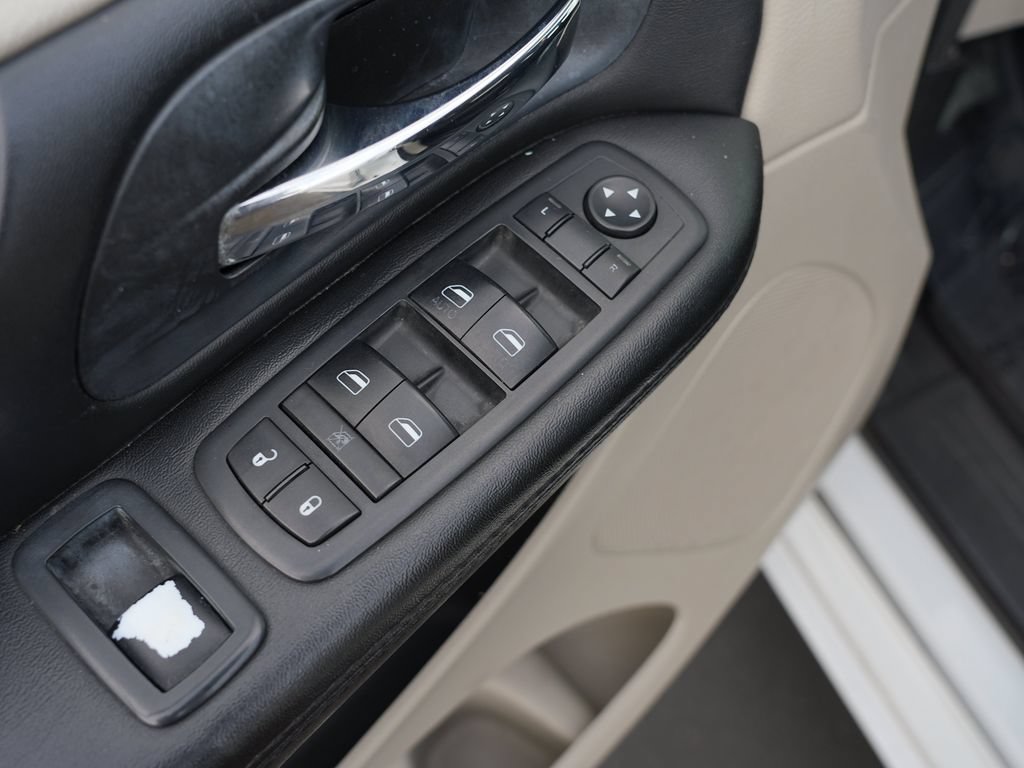 Used 2018 Dodge Grand Caravan SE w/ UConnect Hands-Free Group FWD image 15
