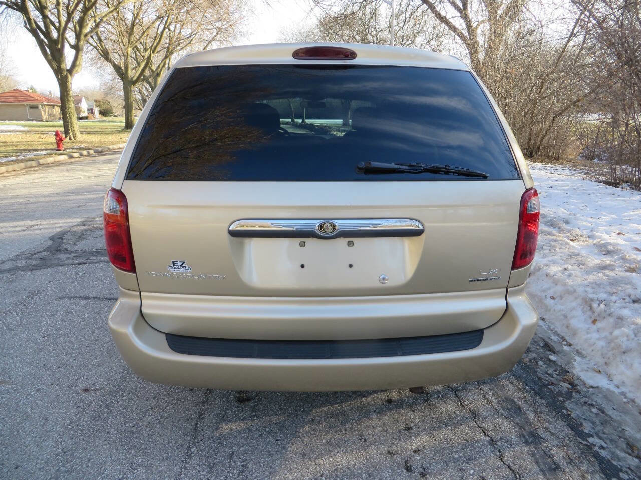Used 2001 Chrysler Town & Country LX image 4