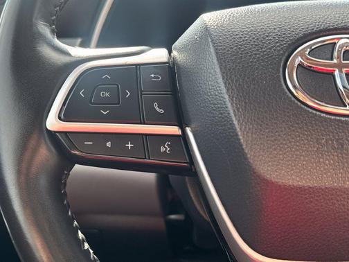 Used 2024 Toyota Highlander Limited AWD/4WD image 20