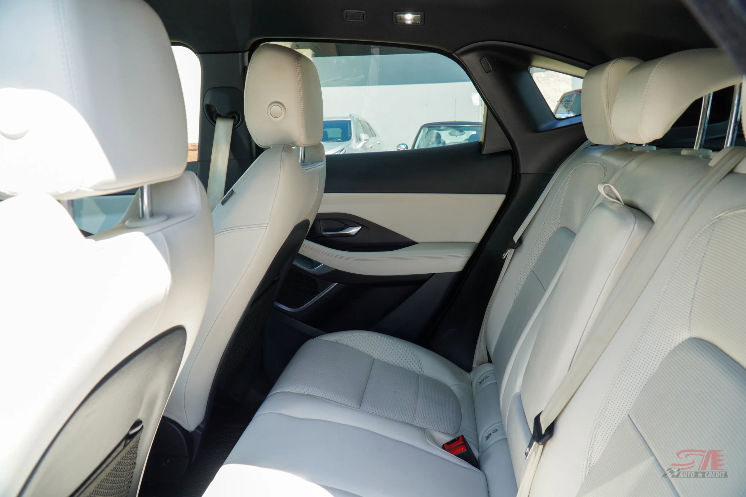 Used 2018 Jaguar E-PACE R-Dynamic HSE image 21