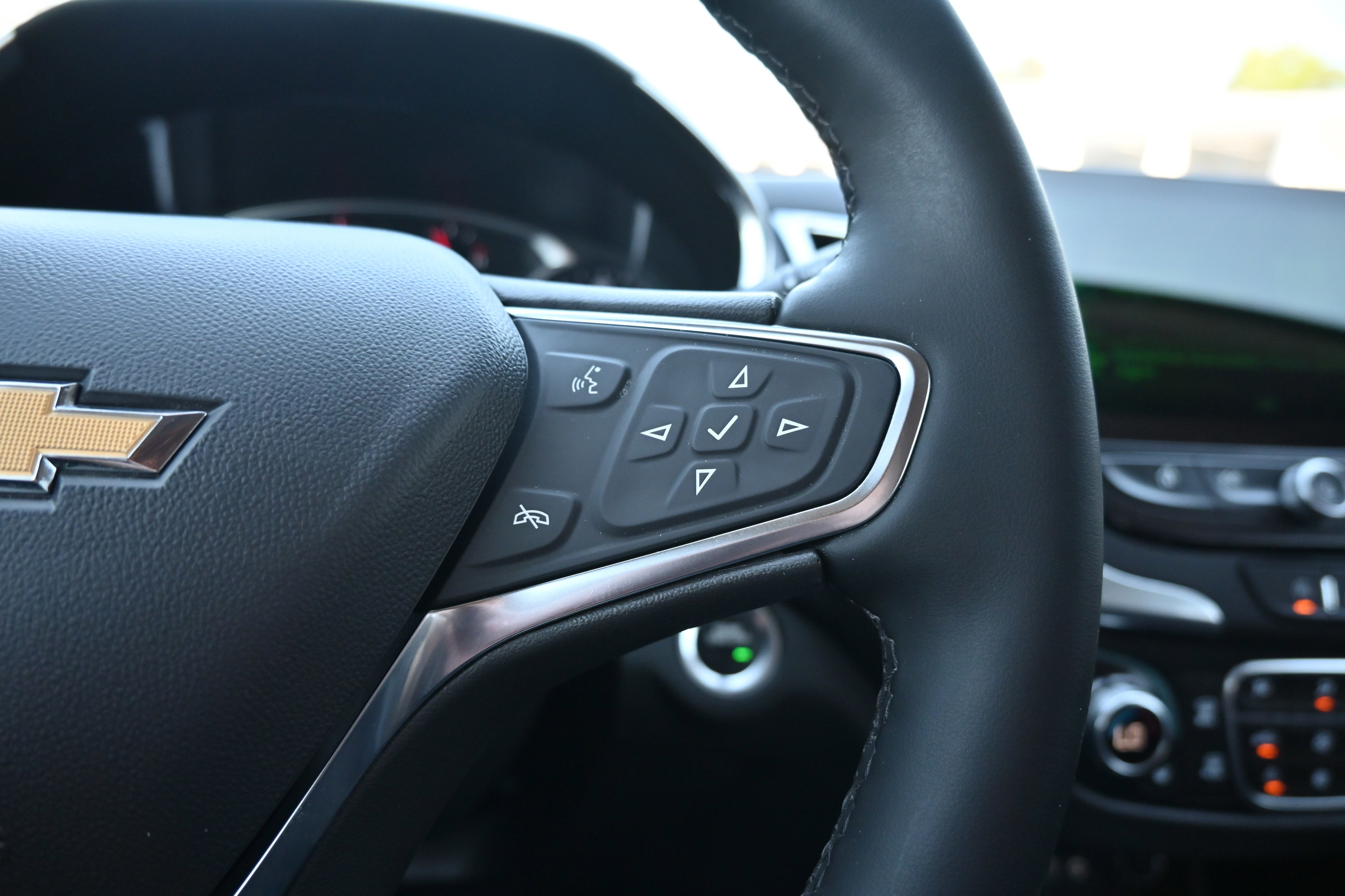 Used 2024 Chevrolet Equinox Premier FWD image 19