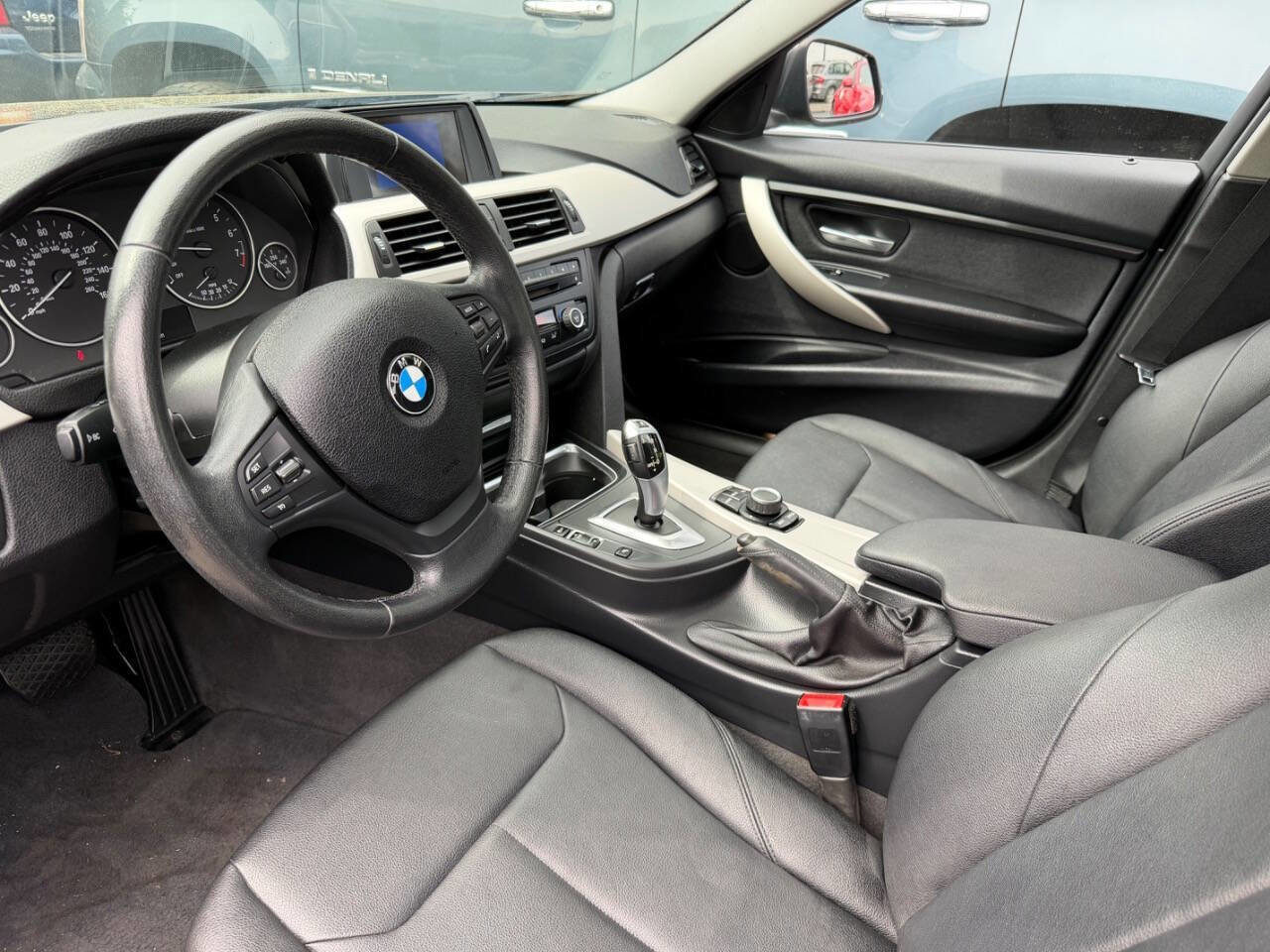 Used 2014 BMW 320i Sedan RWD image 5