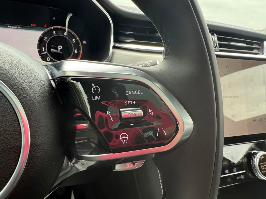New 2025 Jaguar F-PACE R-Dynamic S image 21