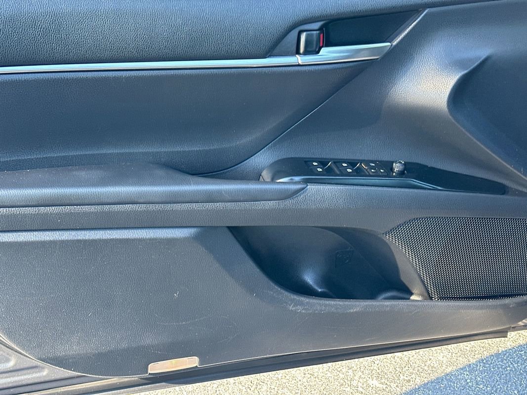 Used 2018 Toyota Camry SE image 15