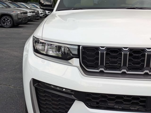 New 2026 Jeep Grand Cherokee Limited w/ Trailer Tow Package AWD/4WD image 10