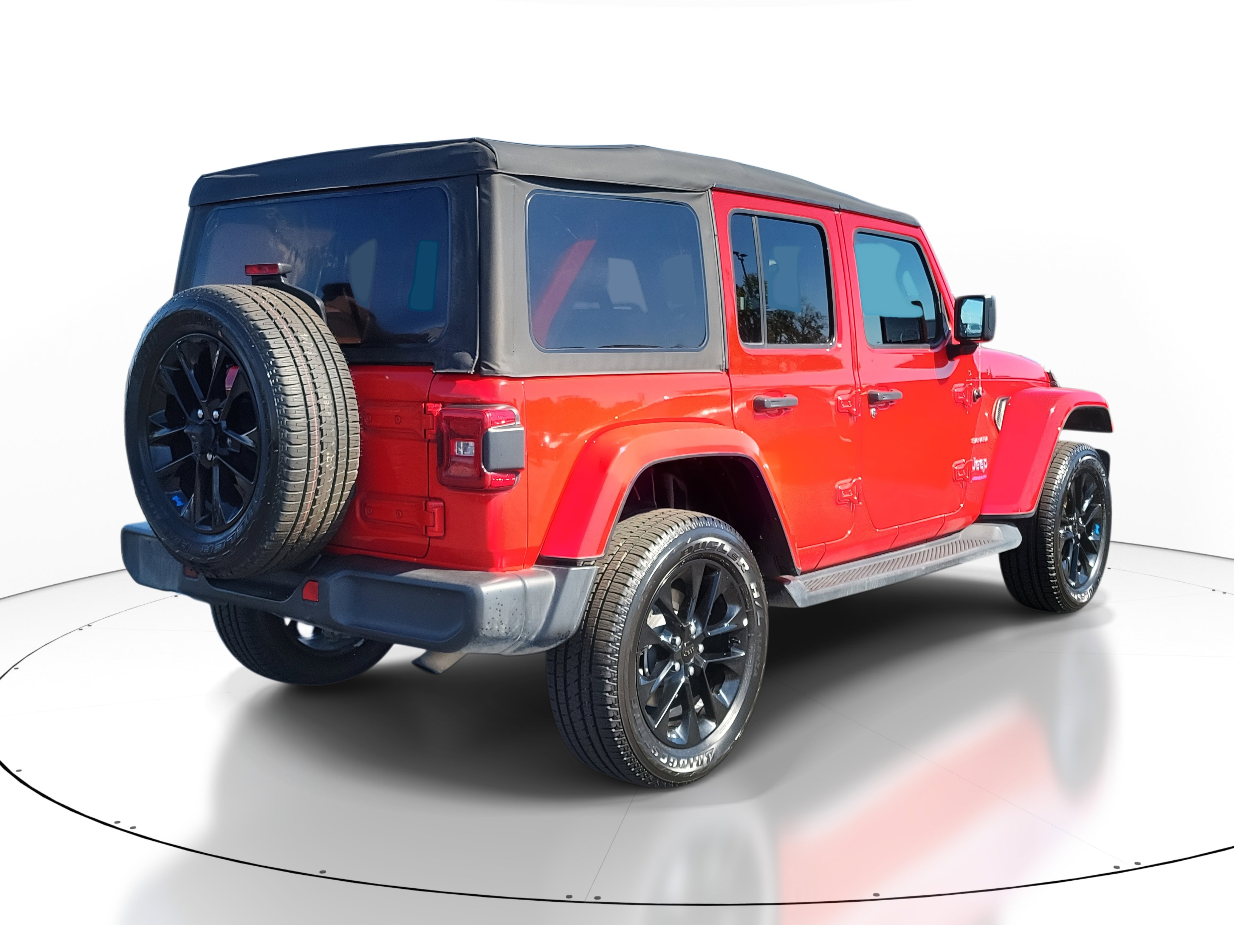 Used 2023 Jeep Wrangler Sahara image 4