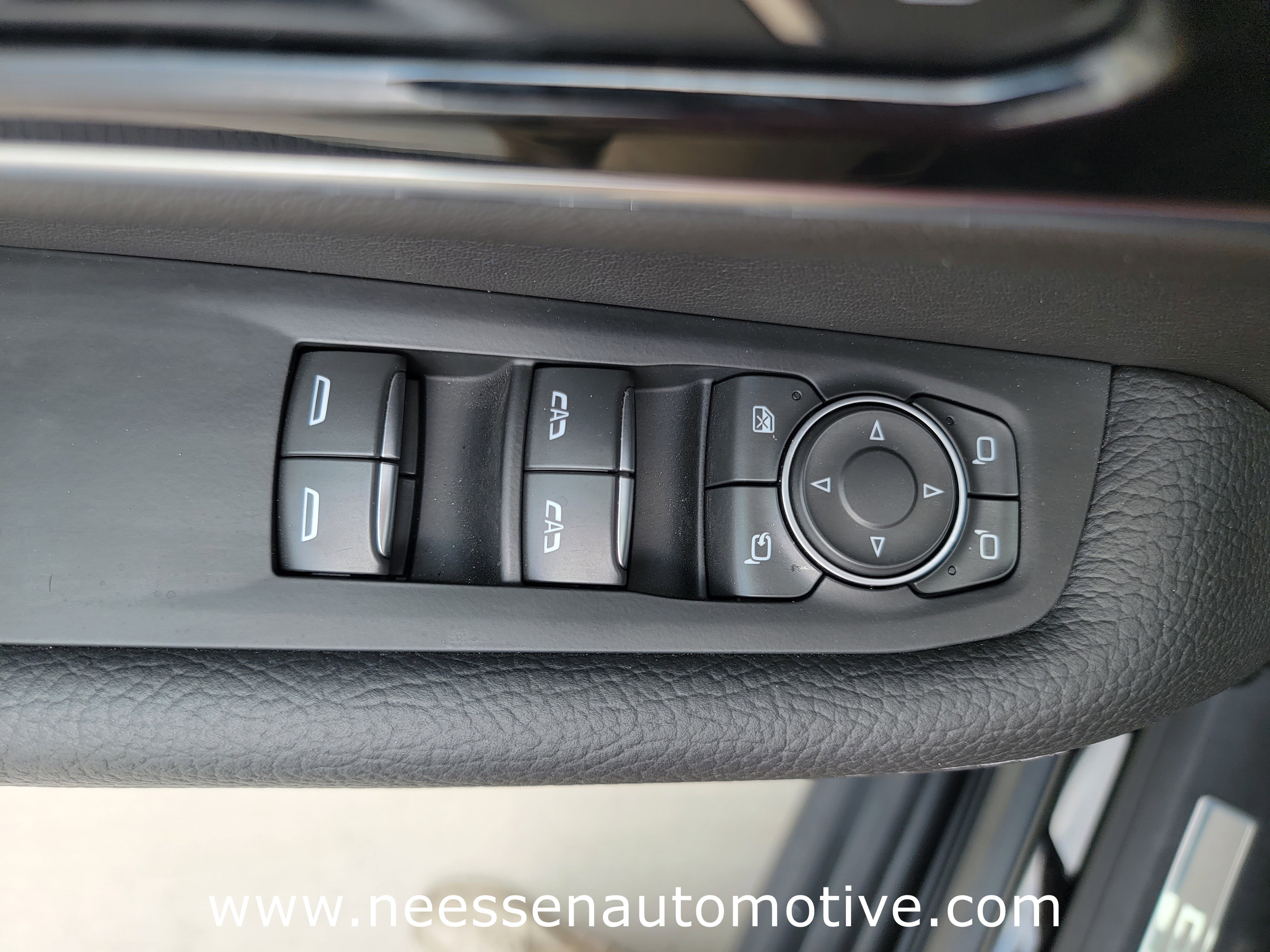 Used 2025 GMC Yukon Denali AWD/4WD image 26