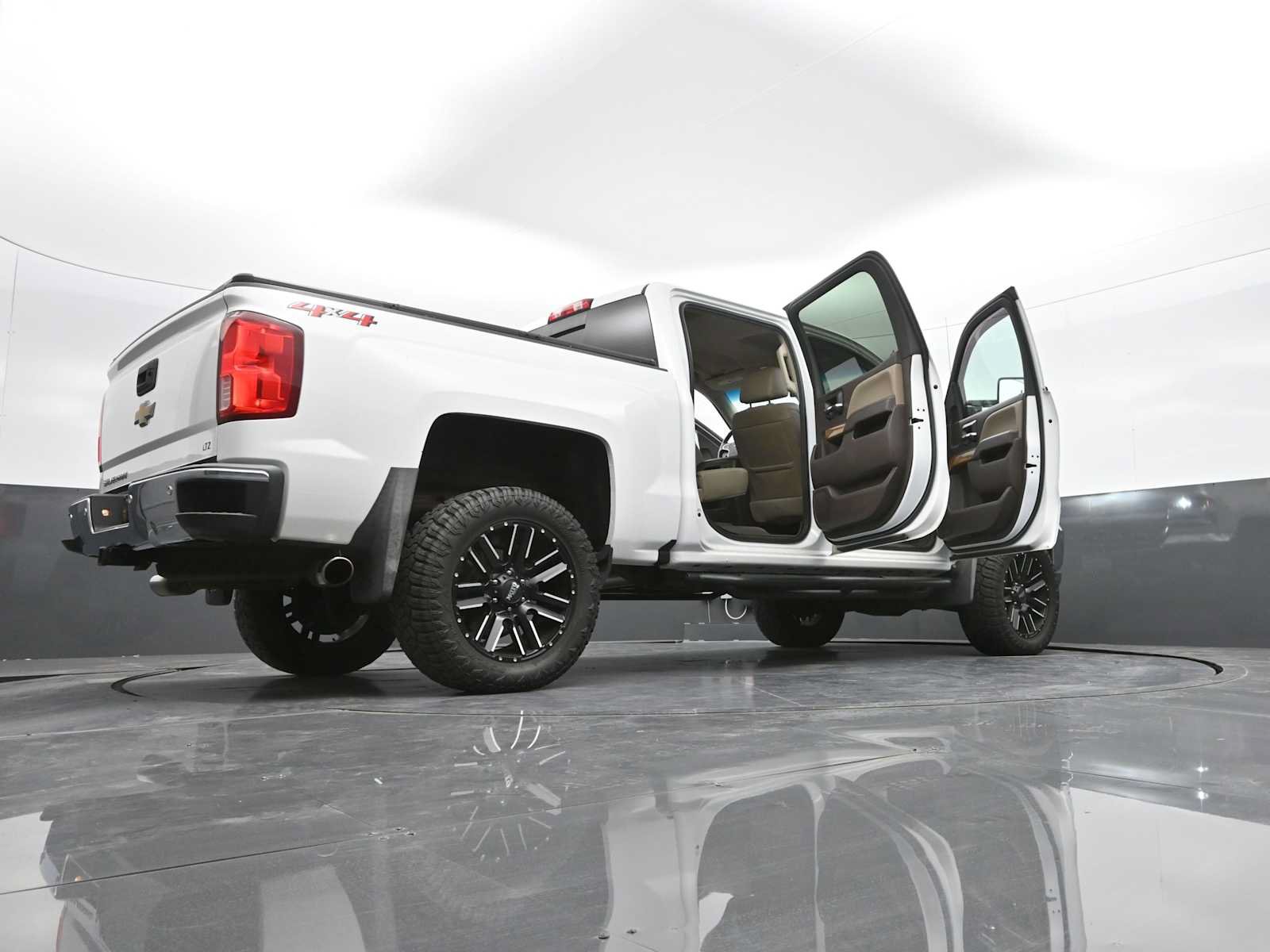 Used 2018 Chevrolet Silverado 1500 LTZ w/ Sport Package AWD/4WD image 48