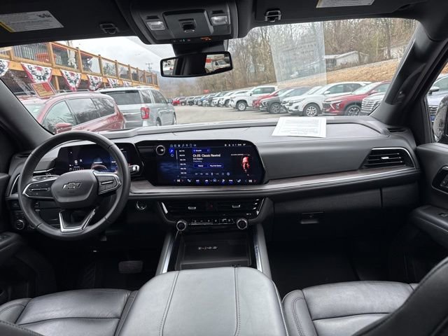 Used 2025 Chevrolet Suburban Z71 image 15