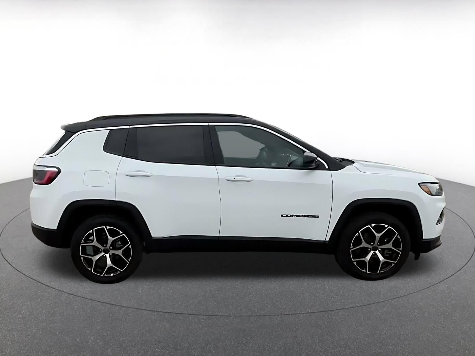 Used 2025 Jeep Compass Limited AWD/4WD image 15
