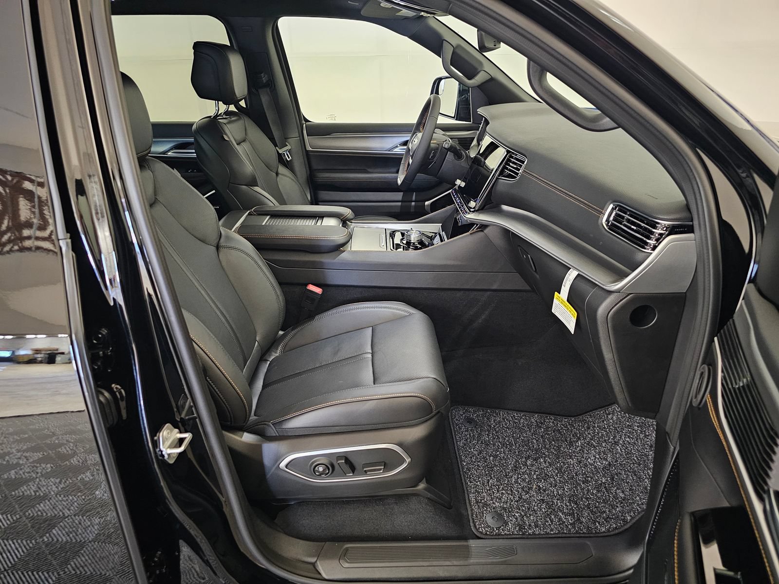 New 2026 Jeep Grand Wagoneer 4WD image 31
