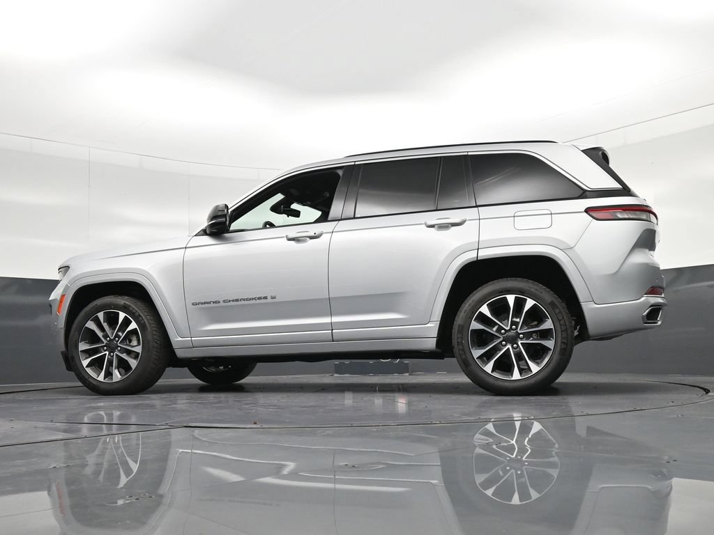 Used 2023 Jeep Grand Cherokee Overland w/ Luxury Tech Group IV RWD image 29