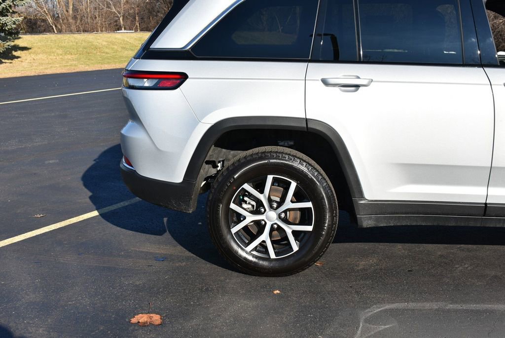 Certified 2025 Jeep Grand Cherokee Limited w/ Luxury Tech Group II image 5