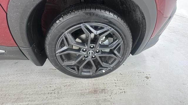 Certified 2025 Nissan Kicks SR image 9