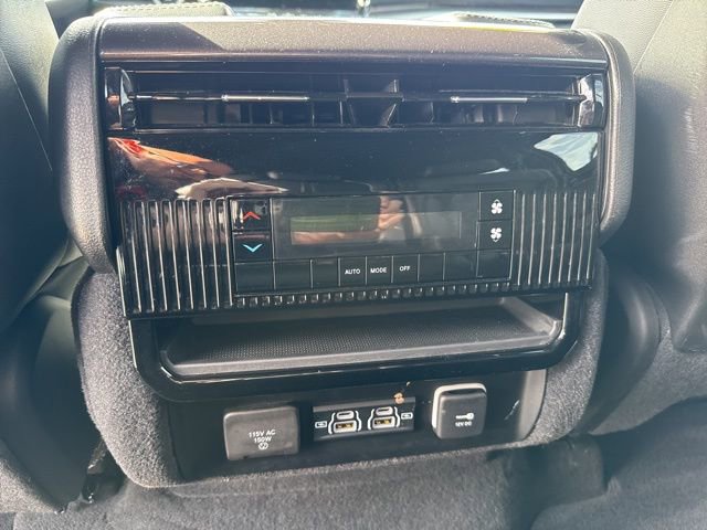 Used 2024 Jeep Wagoneer 4WD image 34