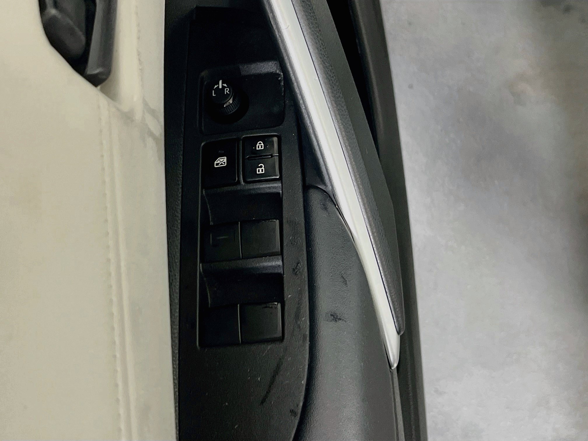 Used 2022 Toyota Corolla Cross L AWD/4WD image 17