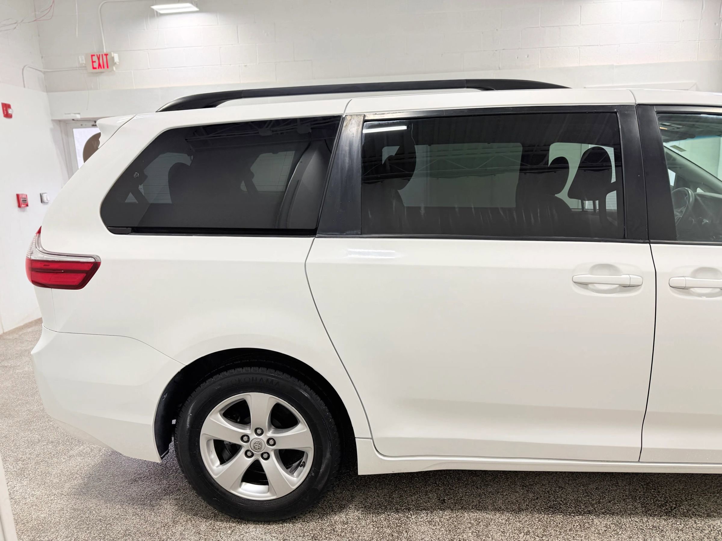Used 2017 Toyota Sienna LE image 9