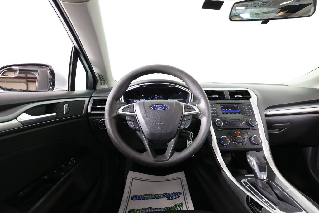 Used 2015 Ford Fusion SE FWD image 28