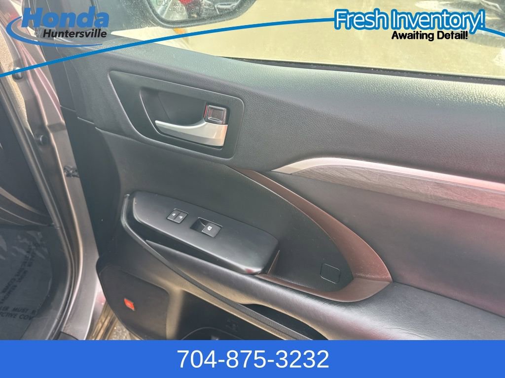 Used 2019 Toyota Highlander Limited image 19