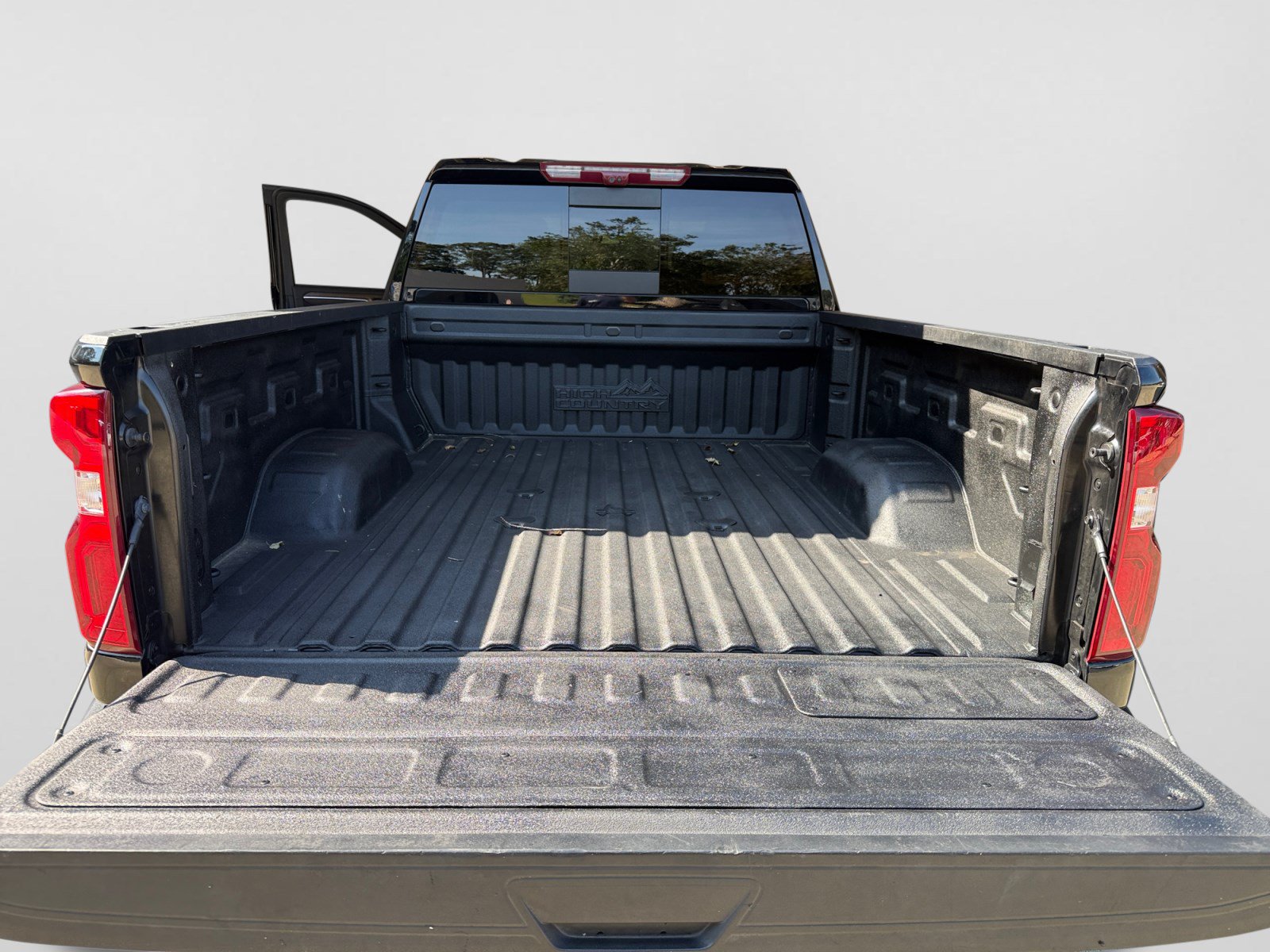 Used 2024 Chevrolet Silverado 2500 High Country w/ High Country Premium Package AWD/4WD image 17
