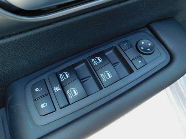 New 2026 Chrysler Pacifica Select image 26