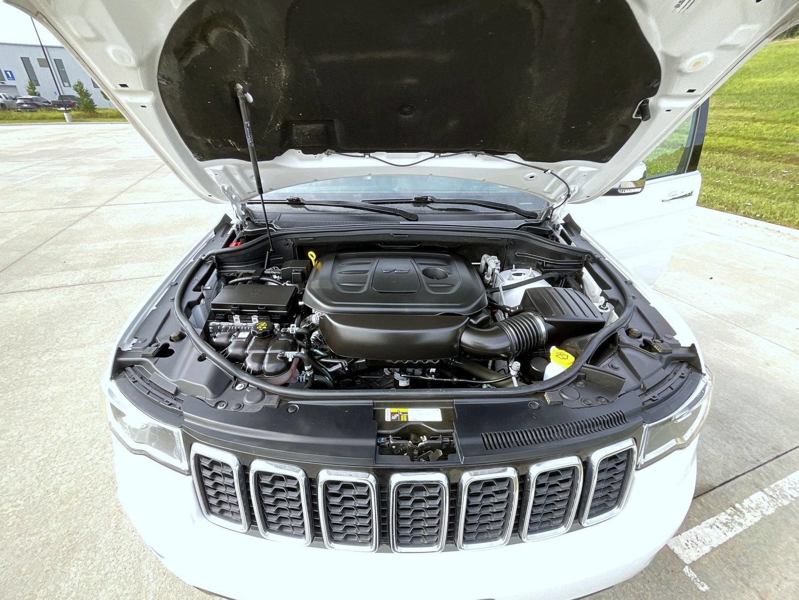 Used 2020 Jeep Grand Cherokee Limited AWD/4WD image 24