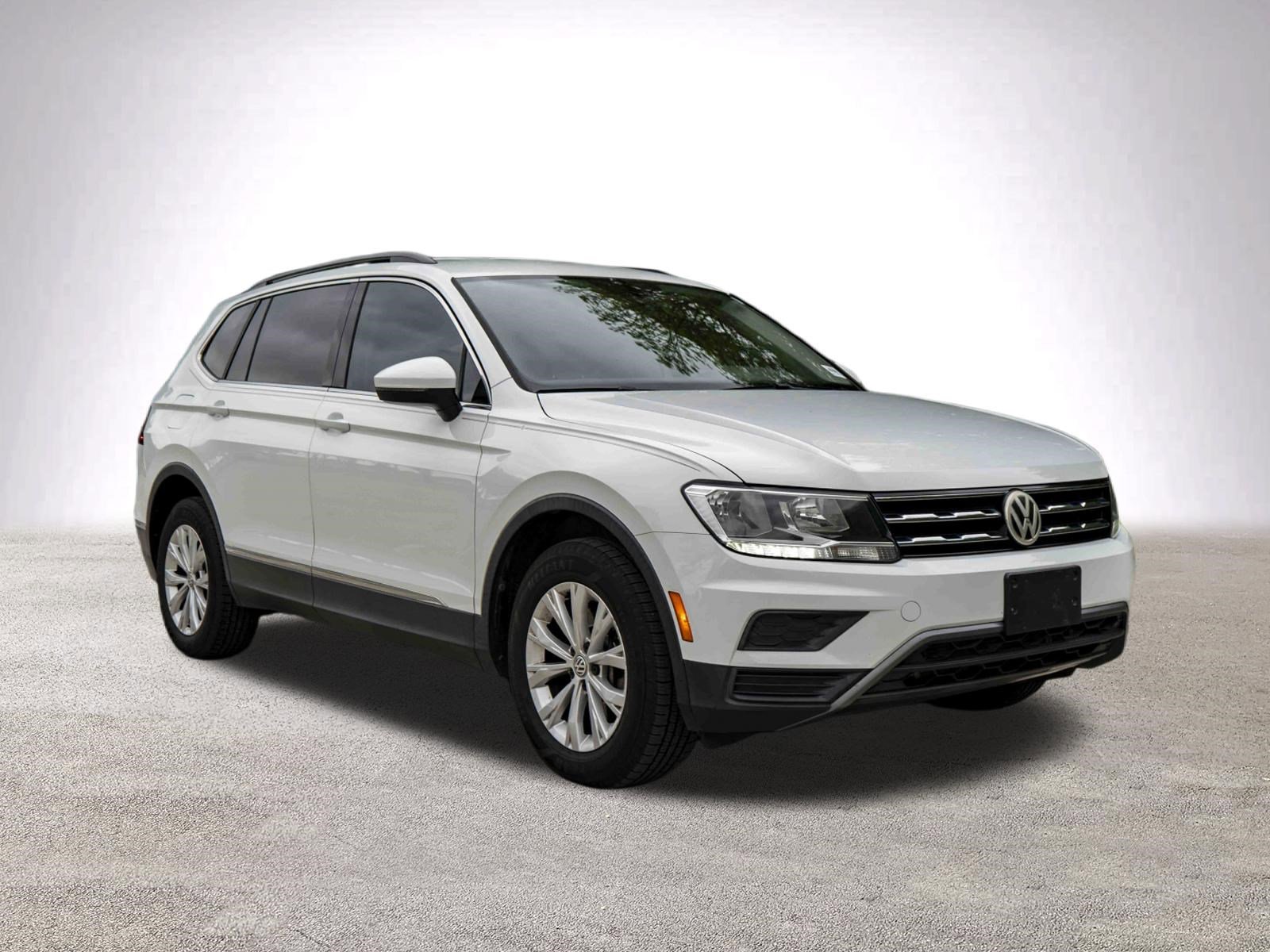 Used 2018 Volkswagen Tiguan SE image 2