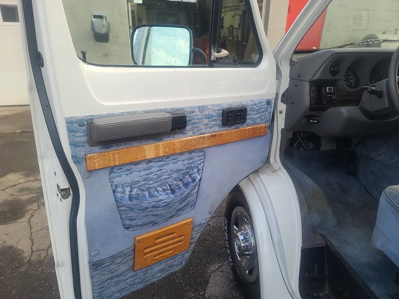 Used 1996 Dodge B3500 RWD image 15