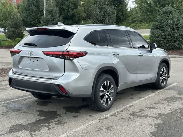 Used 2020 Toyota Highlander XLE AWD/4WD image 34