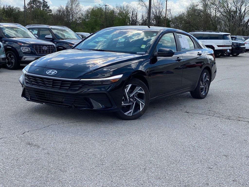 Used 2025 Hyundai Elantra Sport image 3