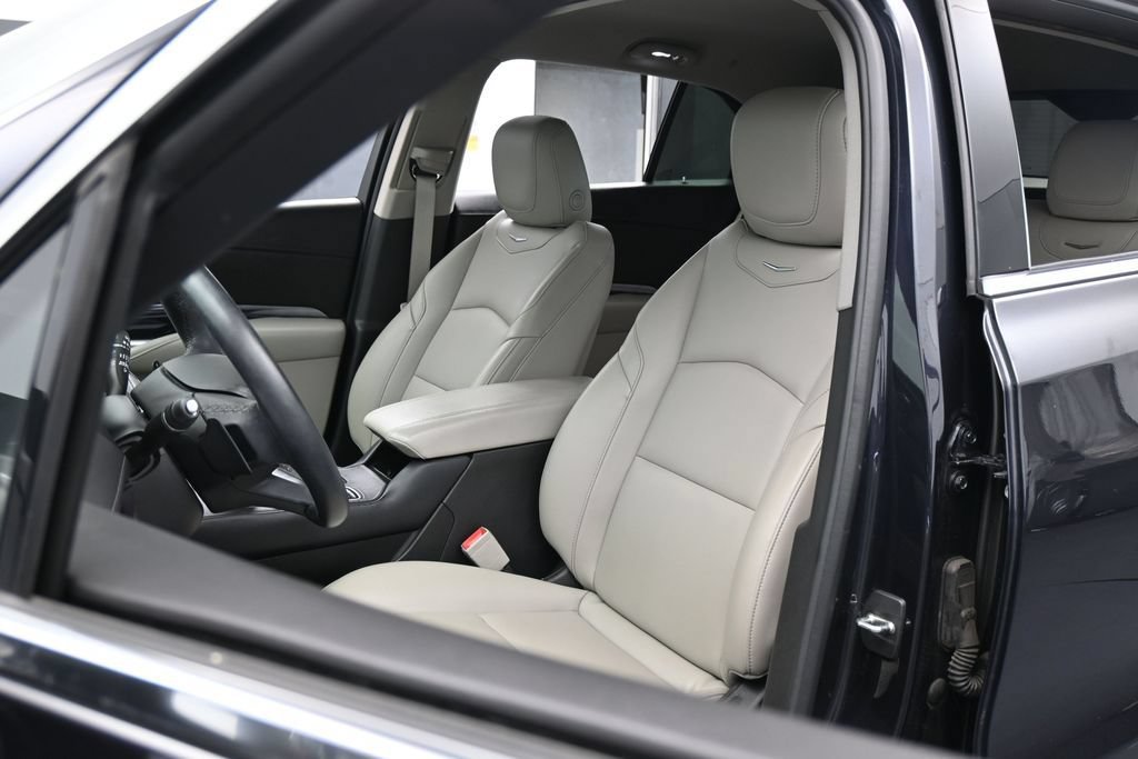 Used 2023 Cadillac XT4 Luxury FWD image 10