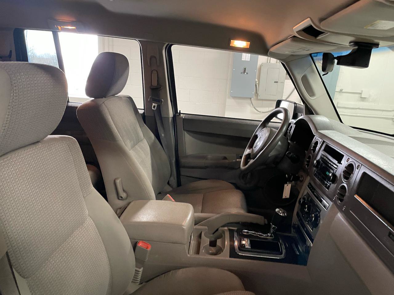 Used 2007 Jeep Commander Sport w/ Skid Plate Group AWD/4WD image 17