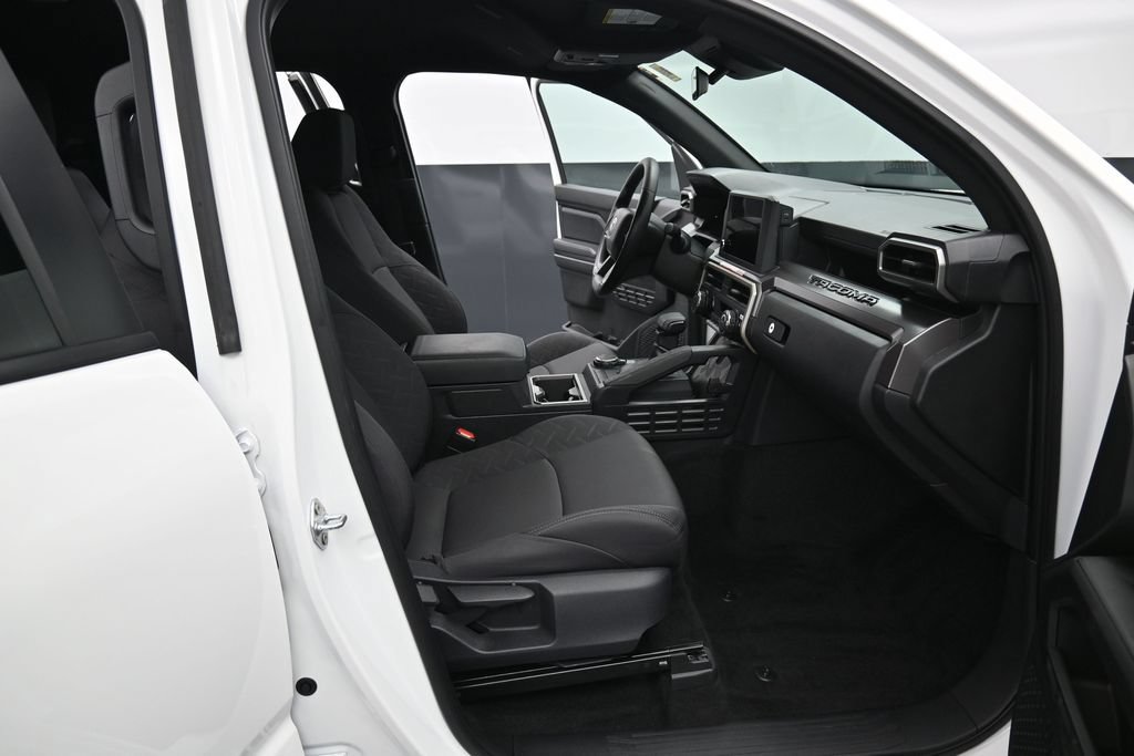 Used 2025 Toyota Tacoma SR5 AWD/4WD image 31