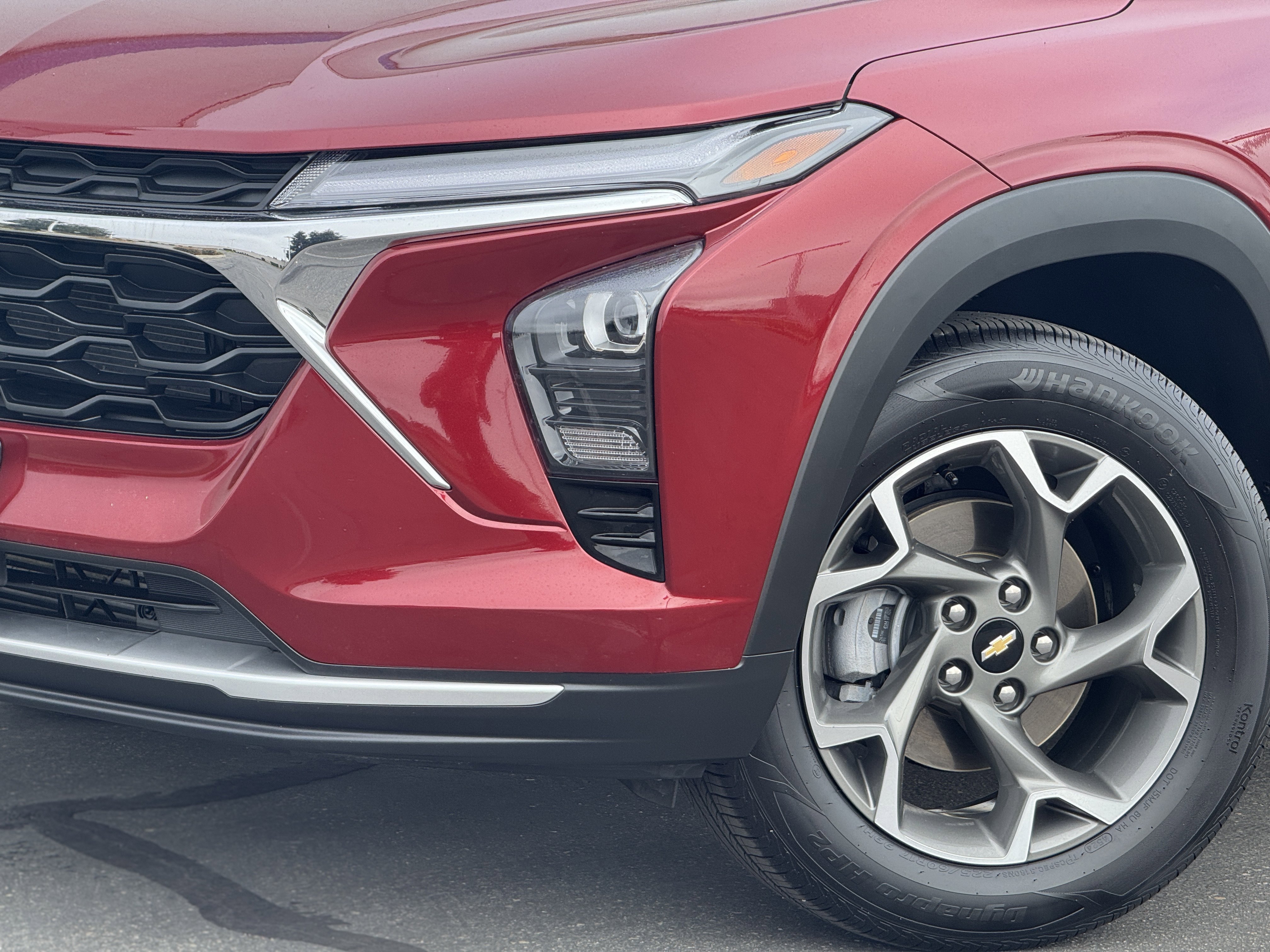 Used 2025 Chevrolet Trax LT image 3