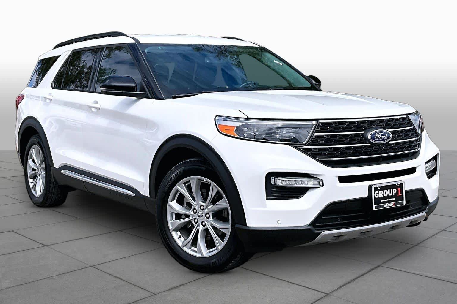 Certified 2024 Ford Explorer XLT w/ Equipment Group 202A RWD image 3