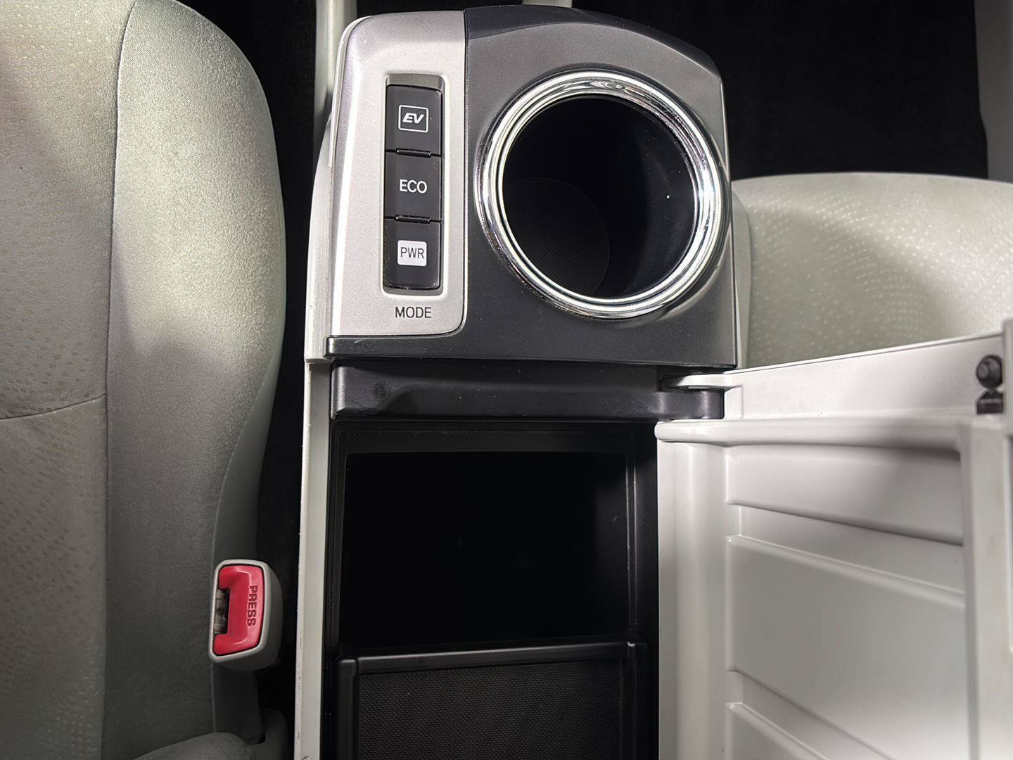 Used 2014 Toyota Prius V Three FWD image 35