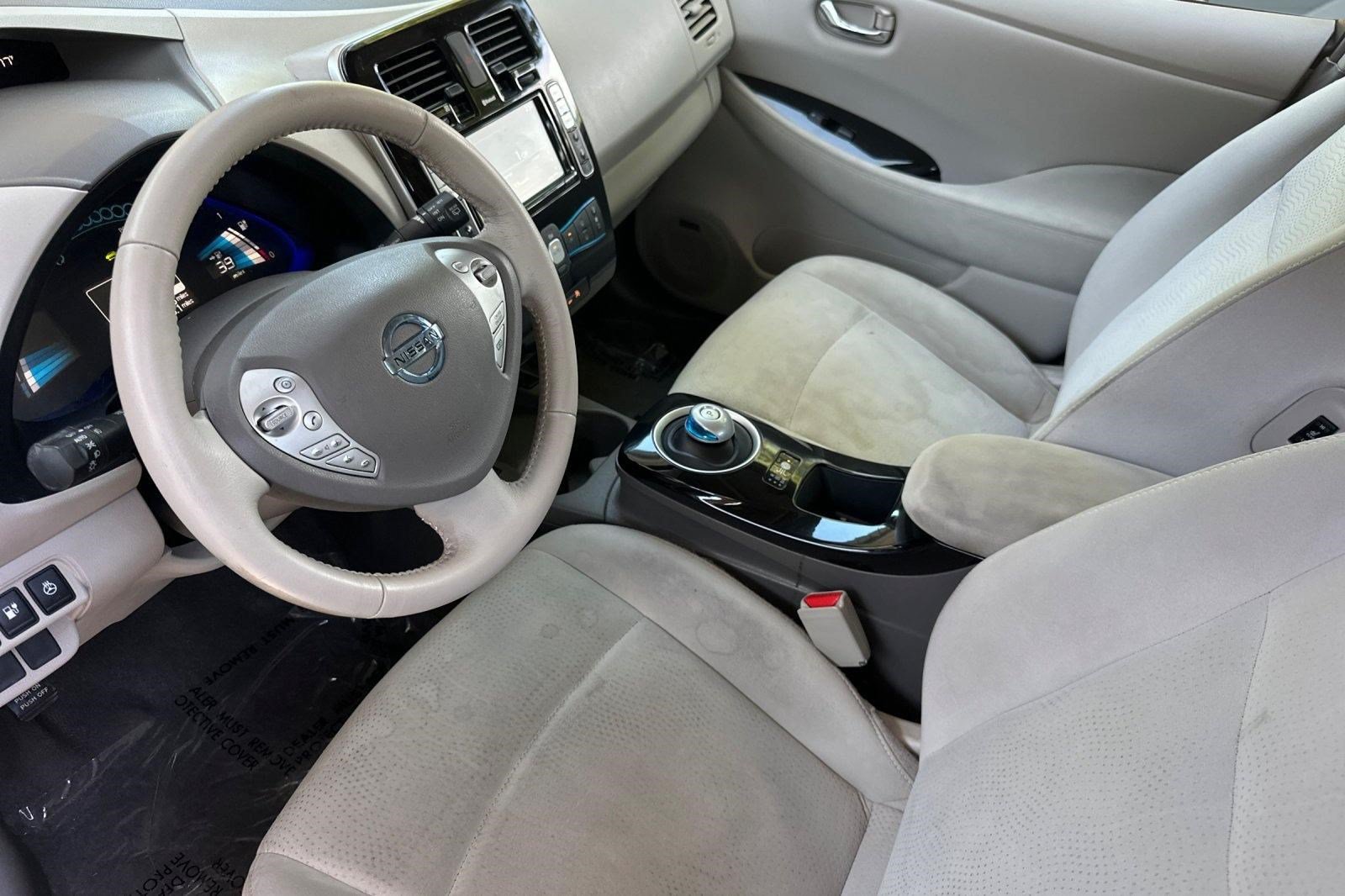 Used 2013 Nissan Leaf SV w/ LED & Quick Charge Pkg FWD image 4