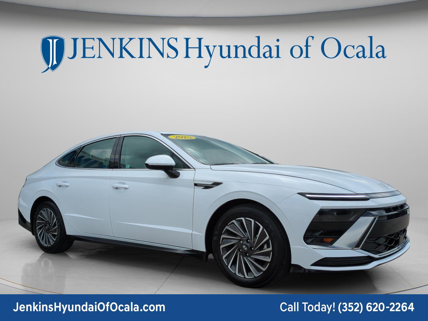 Certified 2025 Hyundai Sonata SEL FWD image 1