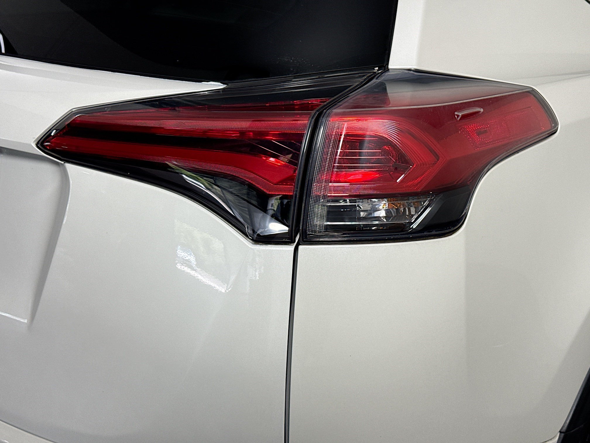 Used 2018 Toyota RAV4 Limited FWD image 34
