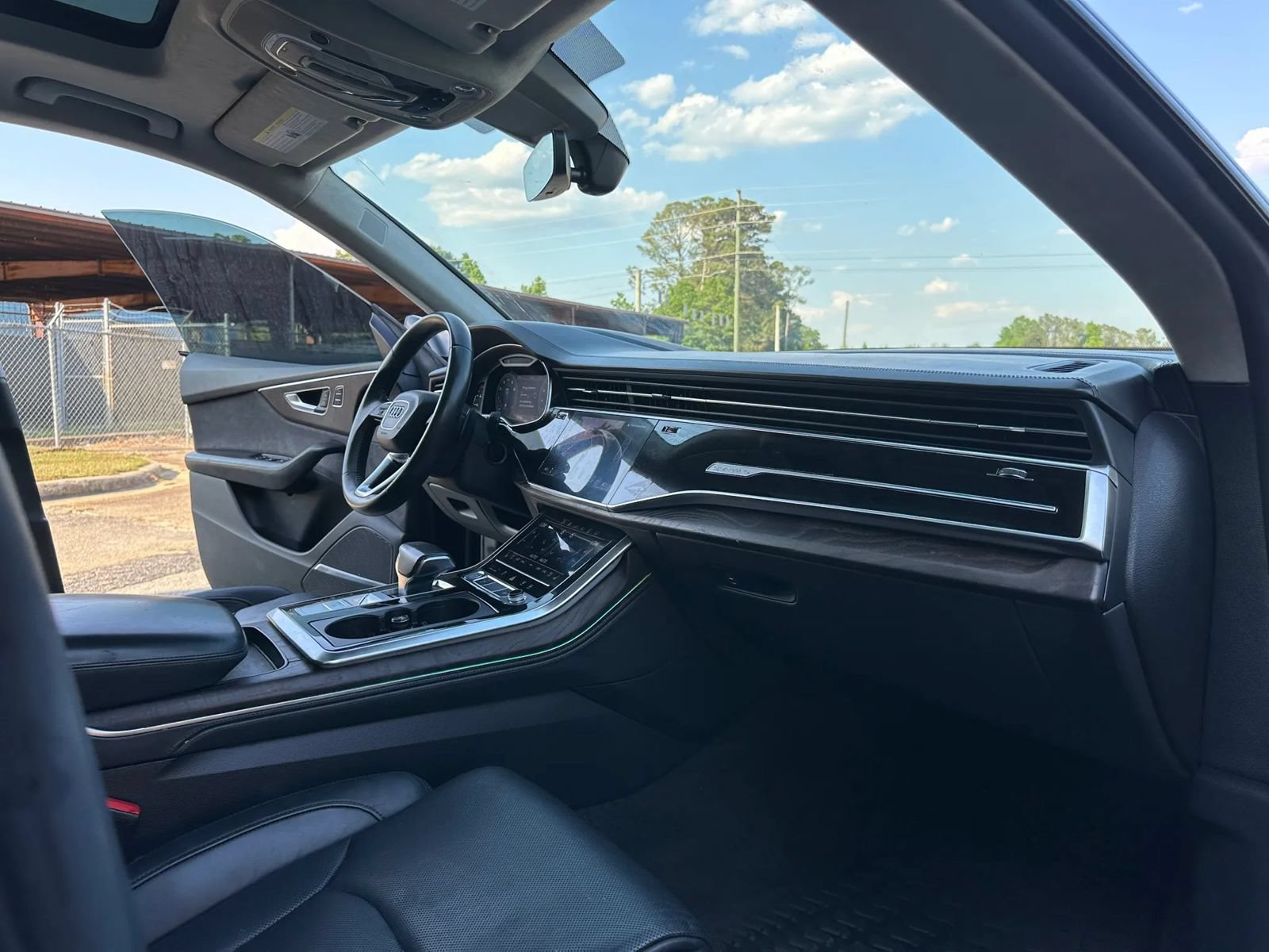 Used 2019 Audi Q8 Prestige w/ Luxury Package AWD/4WD image 31