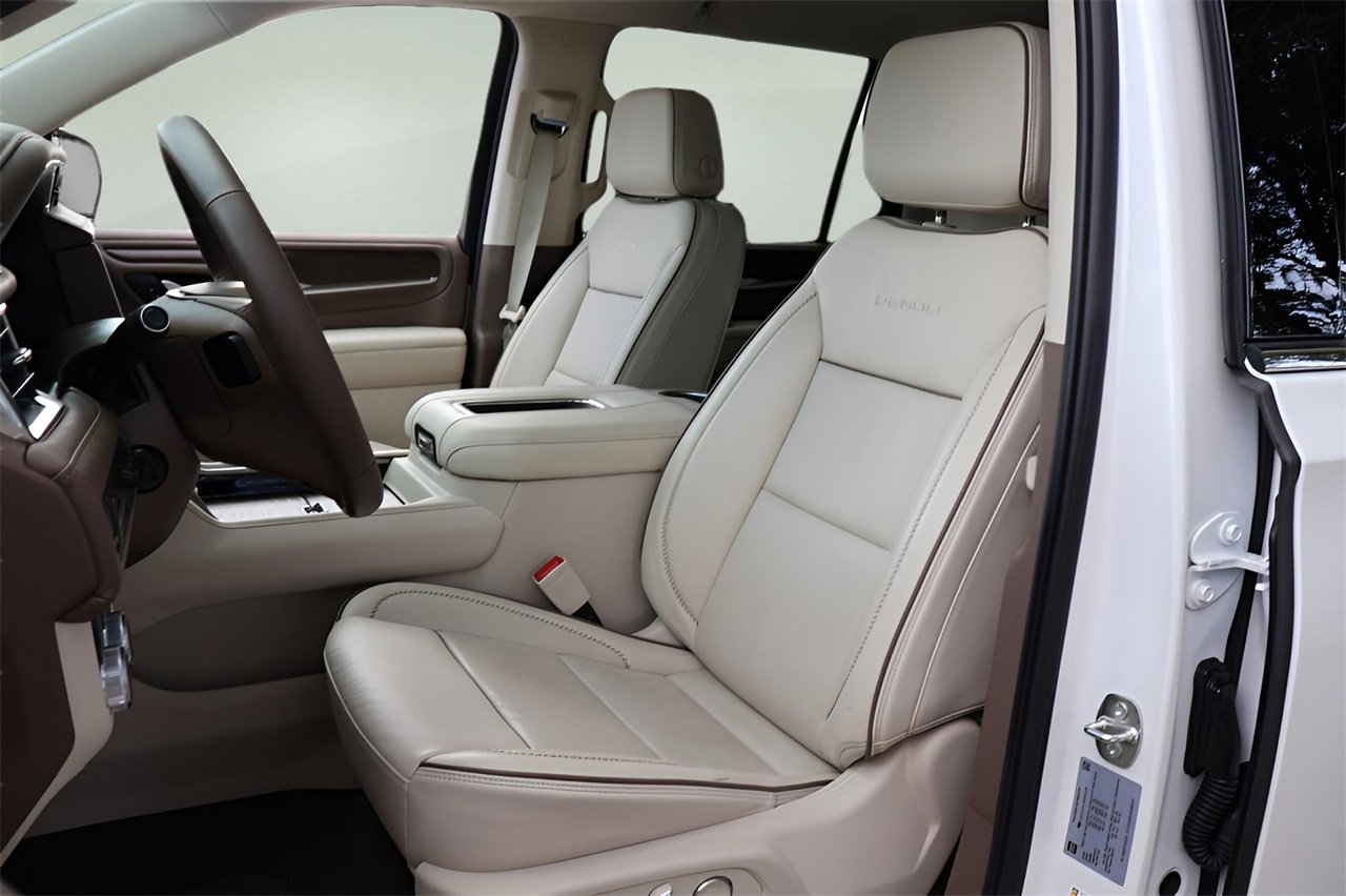 Used 2024 GMC Yukon XL Denali image 12