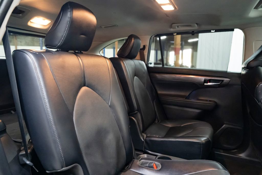 Used 2022 Toyota Highlander Limited image 32