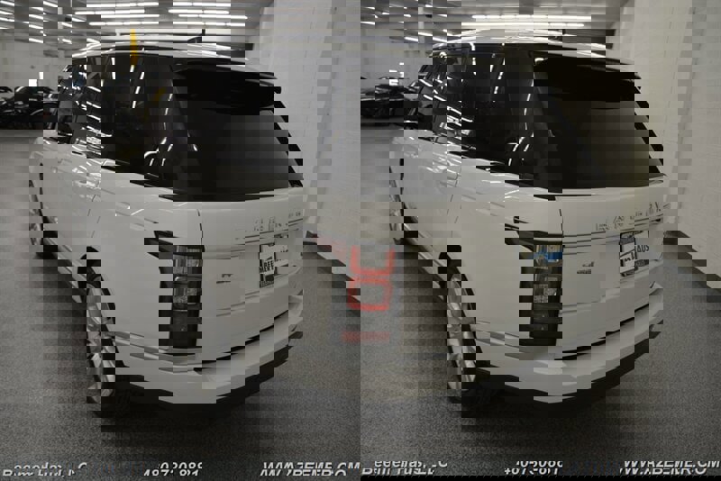 Used 2017 Land Rover Range Rover HSE image 11