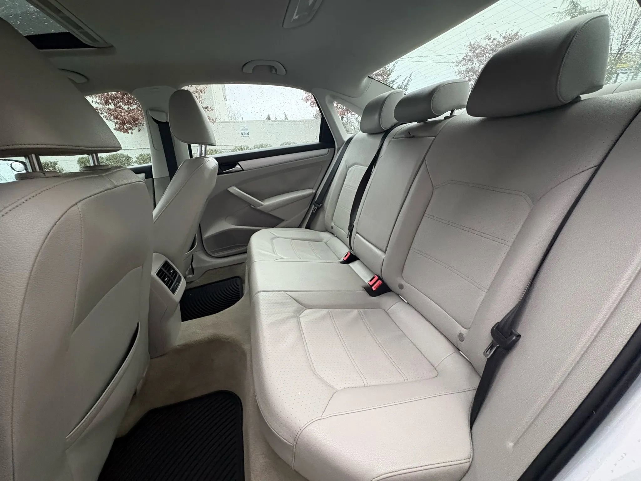 Used 2013 Volkswagen Passat TDI SE image 19
