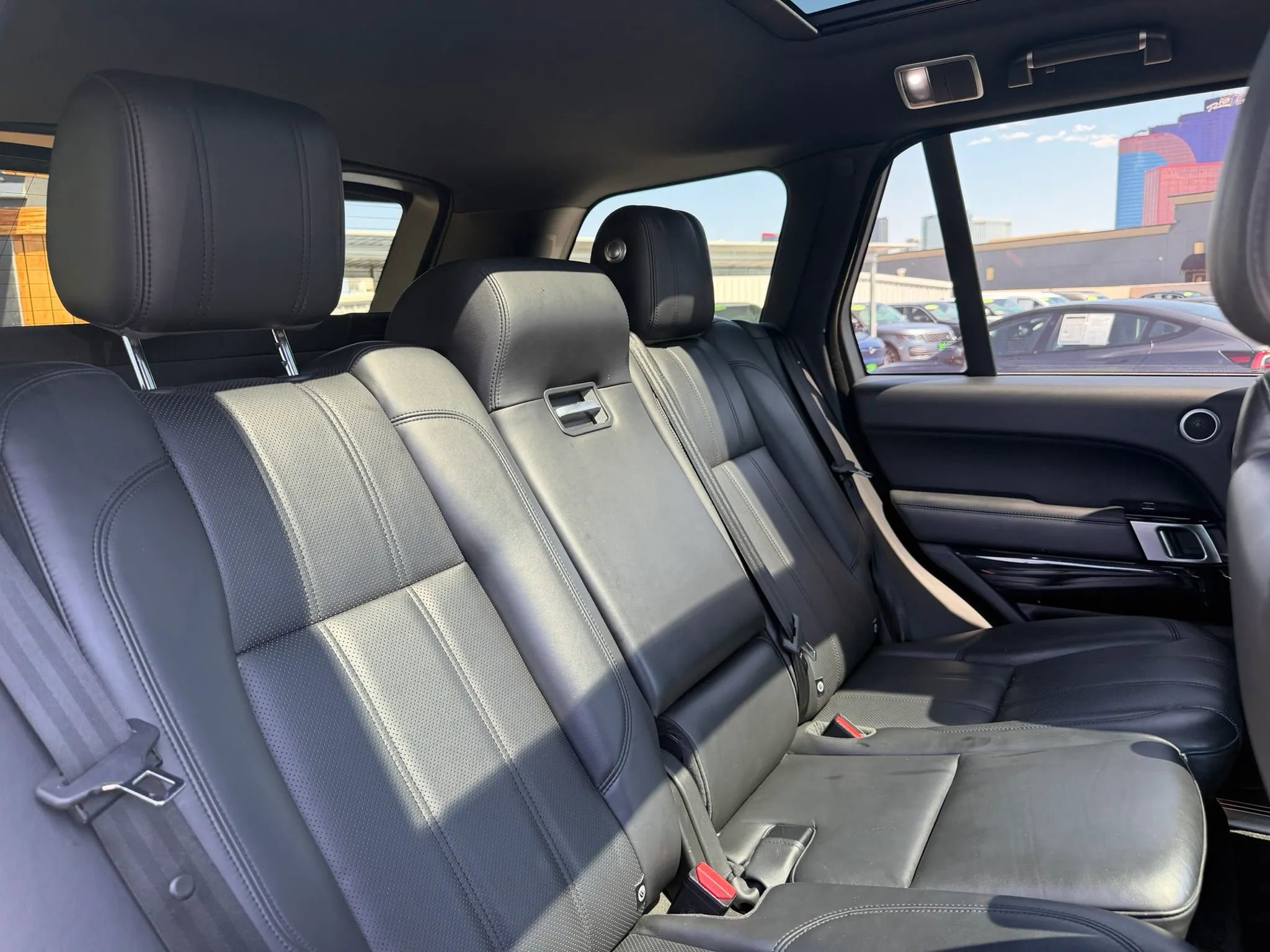 Used 2015 Land Rover Range Rover HSE AWD/4WD image 17